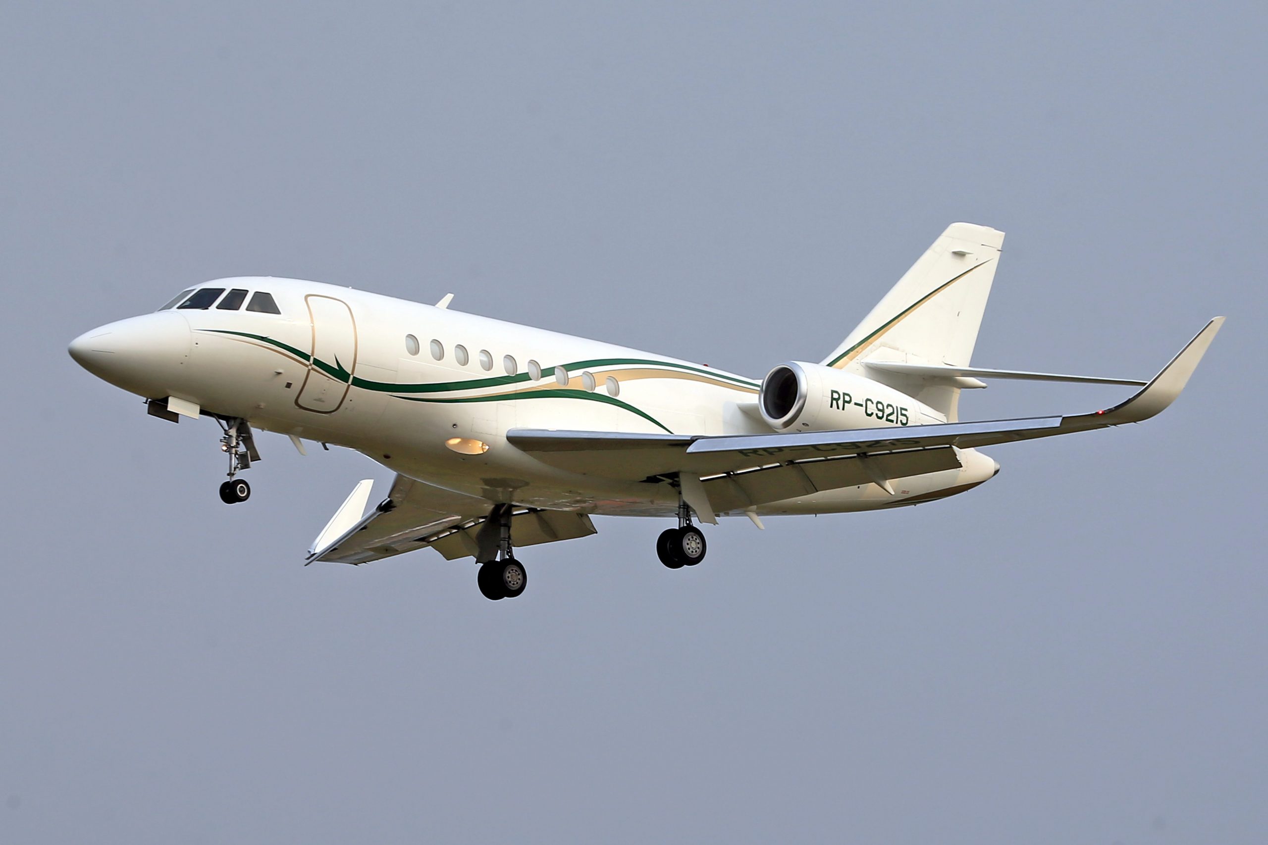 Private business jet in flight representing aircraft support financing, aviation repair funding, dassault falcon financing, corporate midsize aircraft financing, and aircraft leasing solutions for business aviation owners, charter operators, and corporate flight departments.
